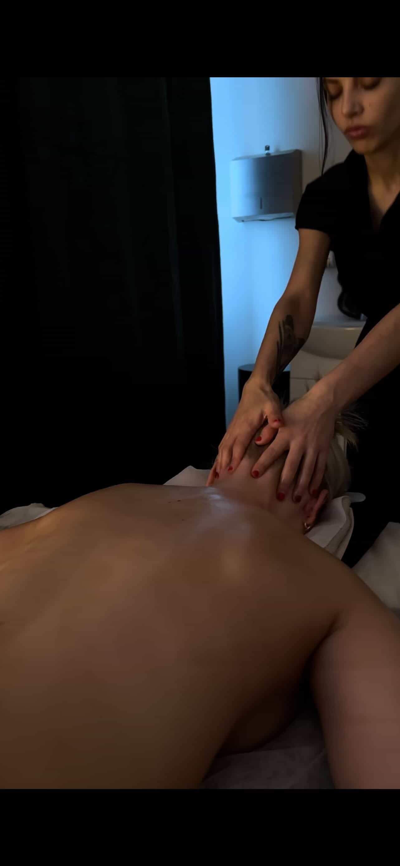 Pečių juostos ir kaklo masažas