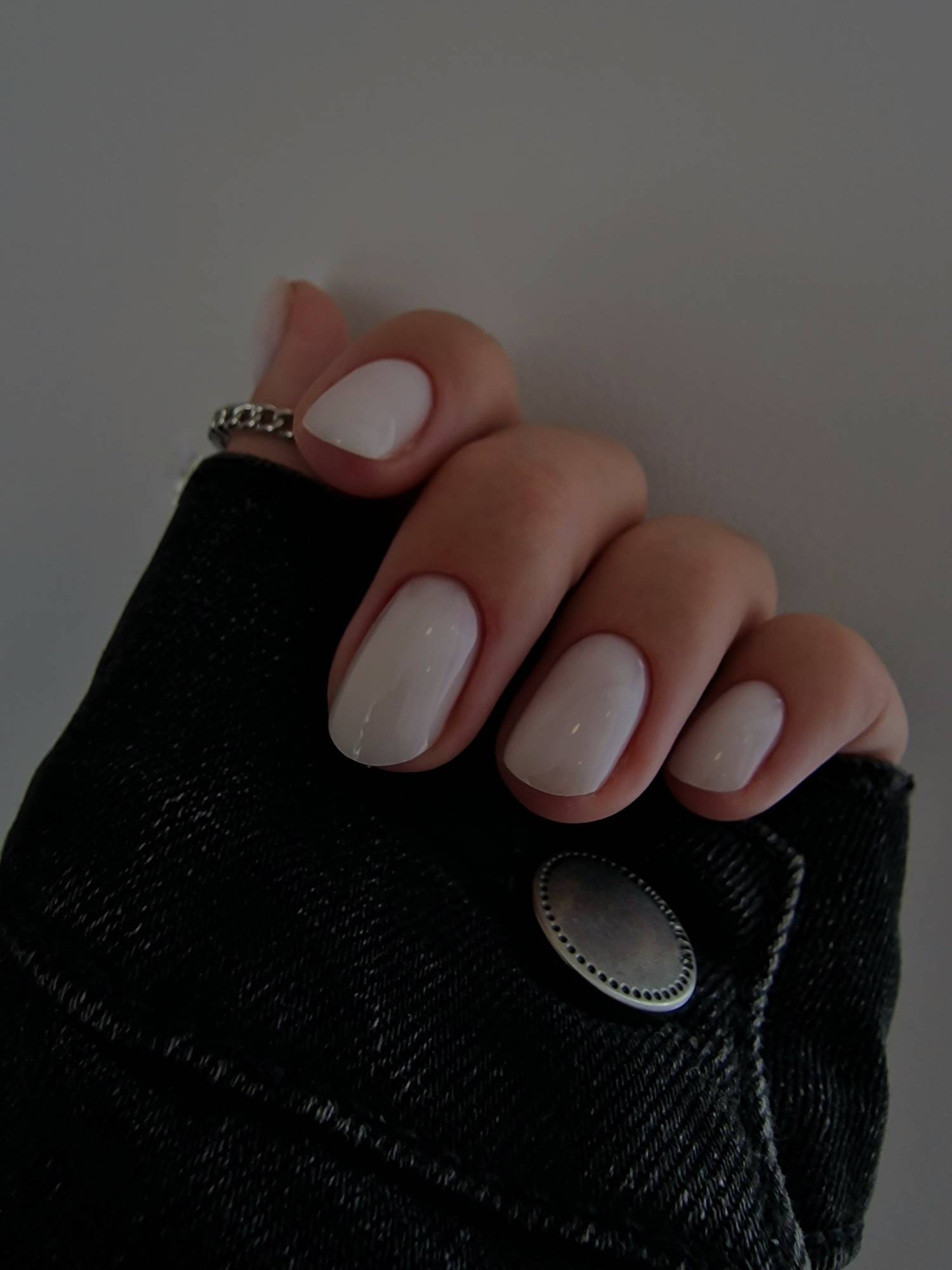 Manikiūras su ilgalaikiu lakavimu