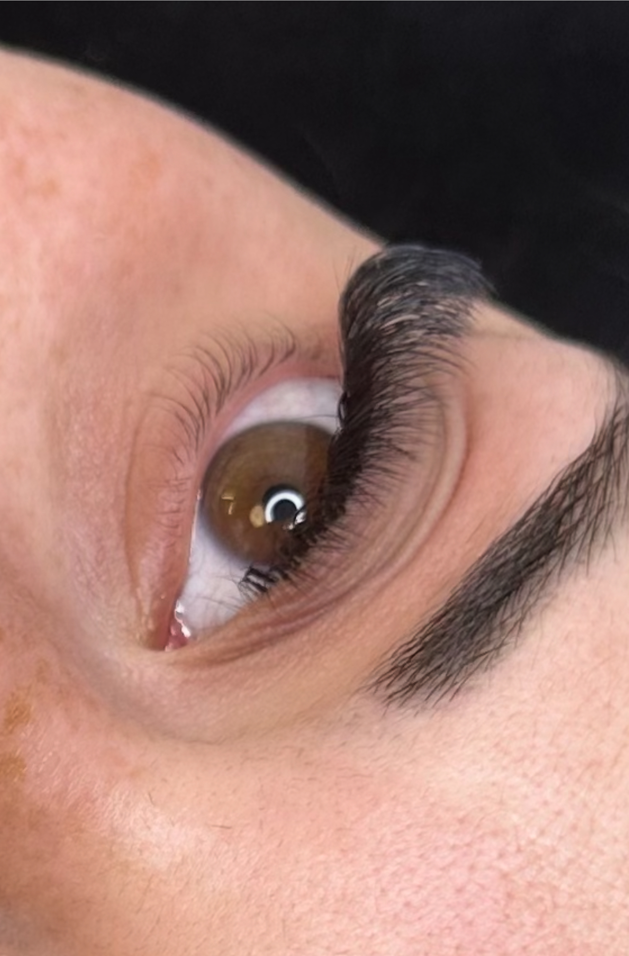 Volume blakstienų korekcija